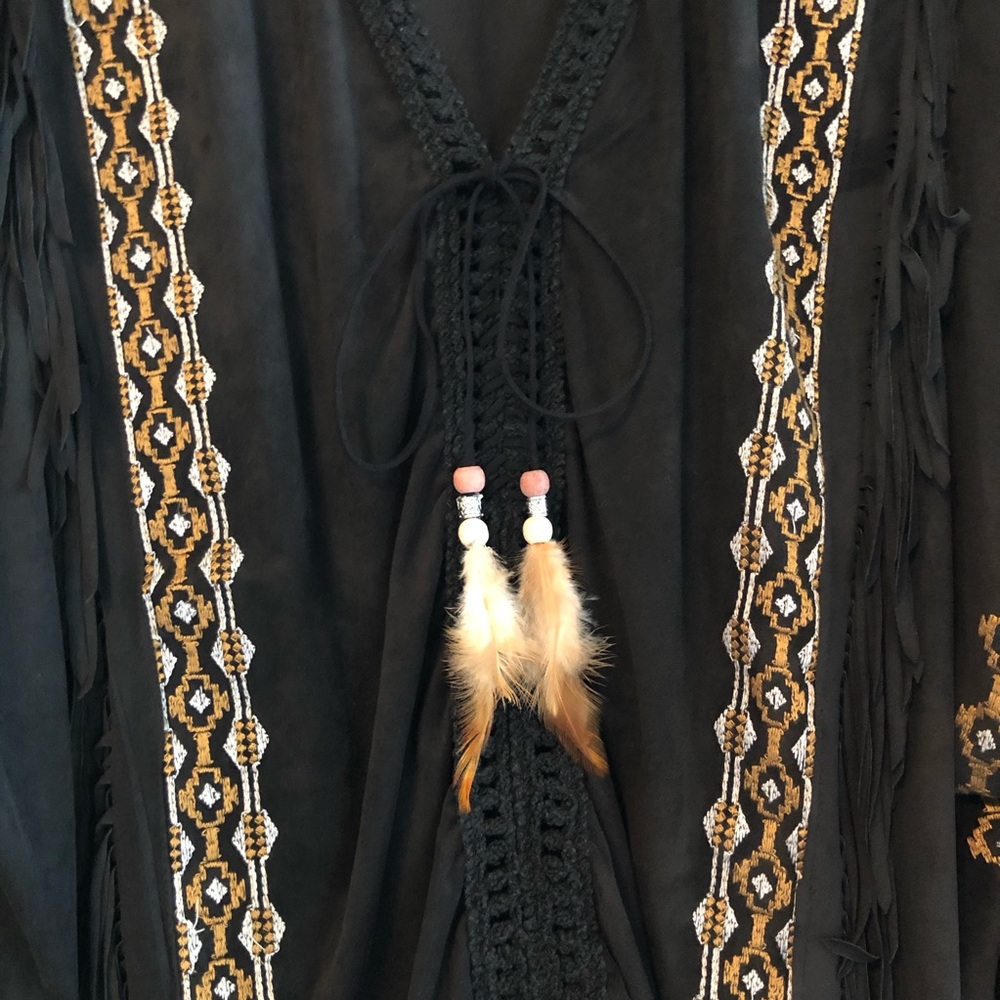Laurie & Joe Fringe Embroidered Pocahontas Top - Picture 5 of 9